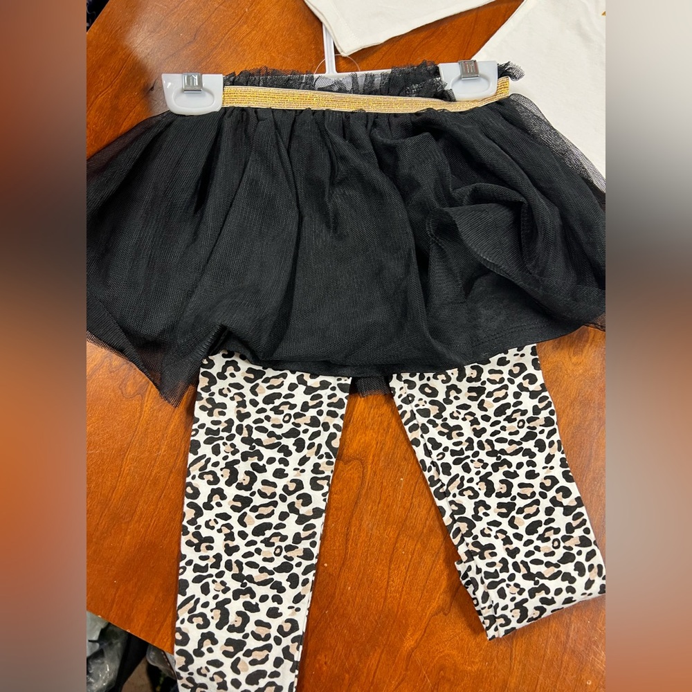 Outfit - Picture 3 of 6